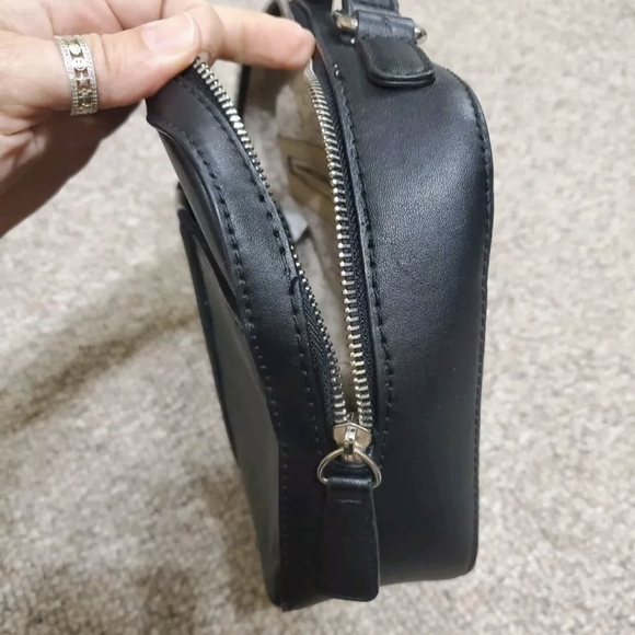 Guess Cosmetic/Travel Case**see photos** - Picture 9 of 12